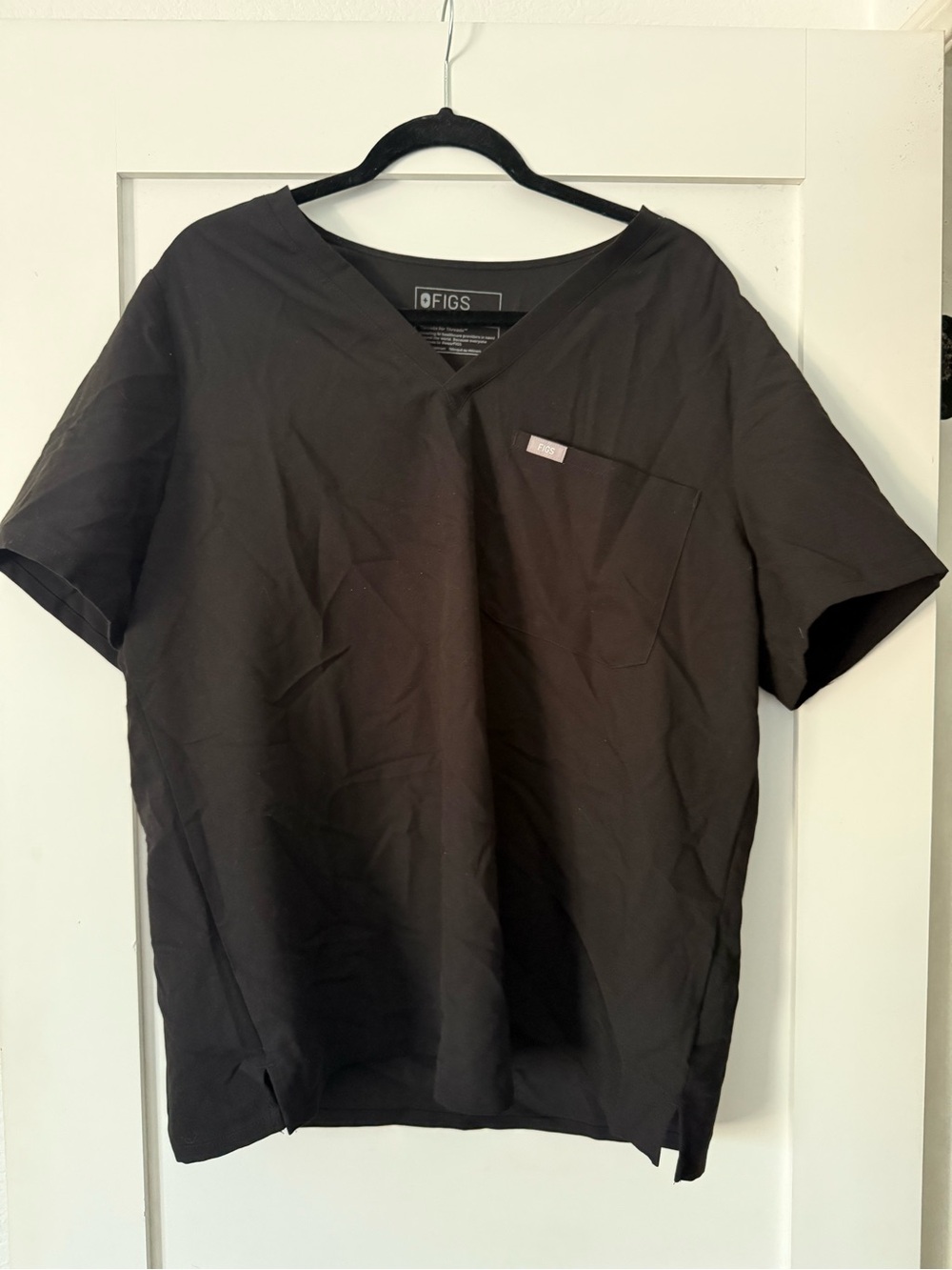 FIGS Women’s V-Neck Scrub Top in Black